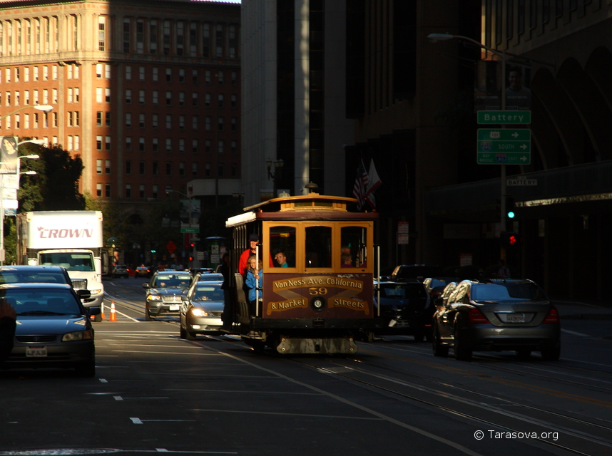 Живописные вагончики трамвая вносят свою ощутимую лепту в неповторимость Сан-Франциско
