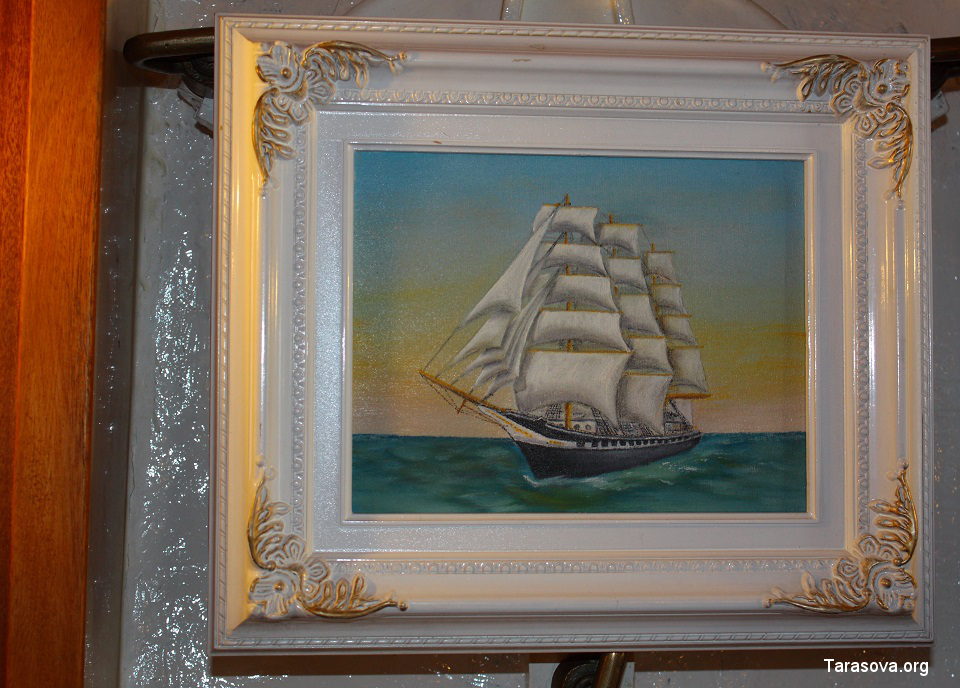 Картина, висящая в музее корабля
