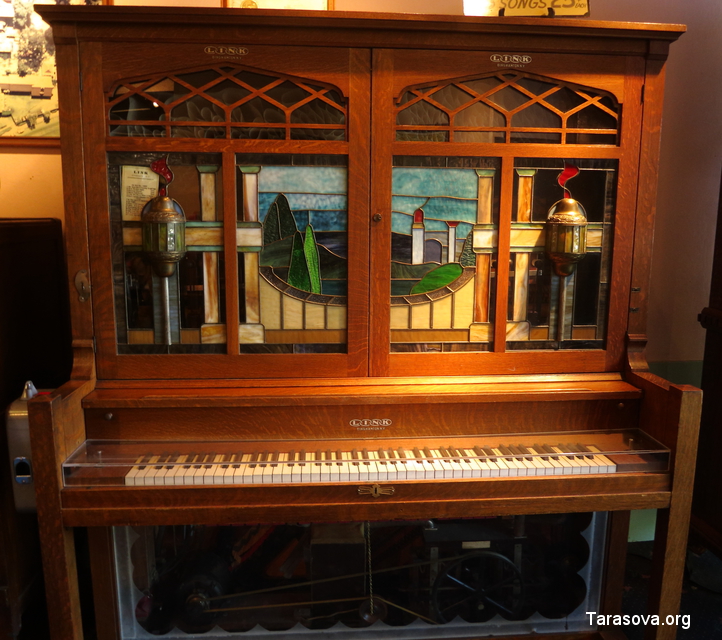 Фортепиано фирмы Binghamton, сделанное в начале XX века