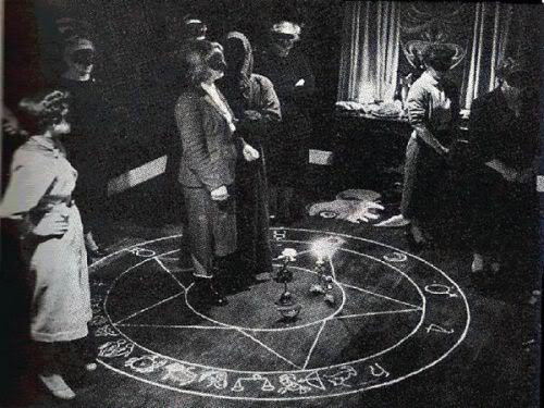 Сеанс спиритизма  в 19 веке