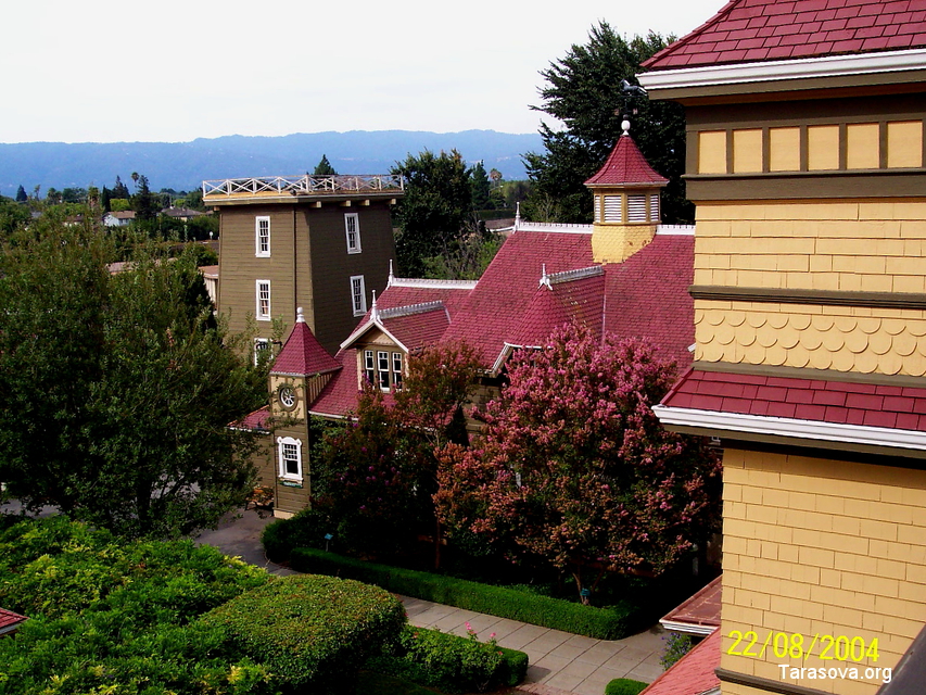 Вид с балкона на внутренний двор