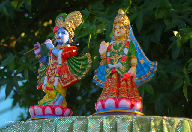  Красочные фигурки индийских богов