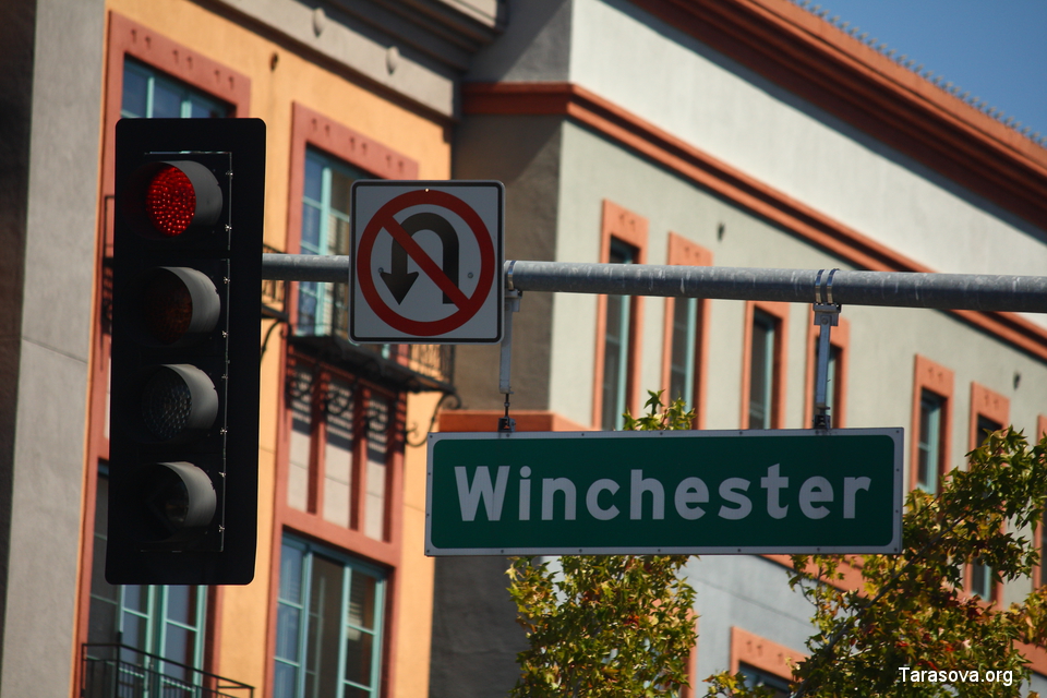 Перекресток на бульваре Винчестера в Сан-Хосе