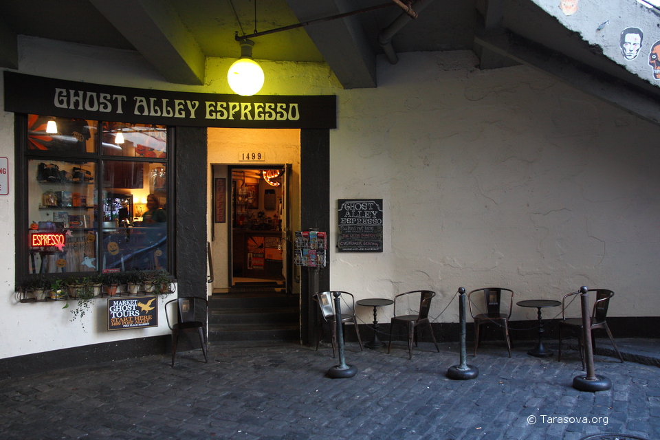 На рынке даже есть кафе-магазин с названием про привидение Ghost Alley Espresso