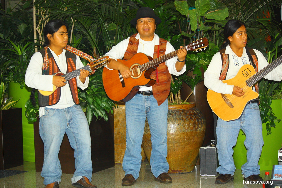 Латино-американская группа Solo Amigo