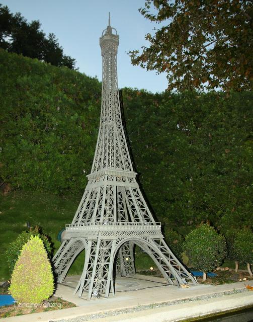  Eiffel Tower of Paris, France 