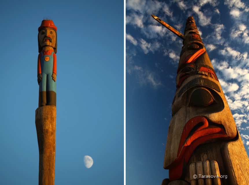 Справа – тотемный столб, установленный в 1984 году, слева – скульптура Farmer’s Pole, разработанная самим Victor Steinbrueck