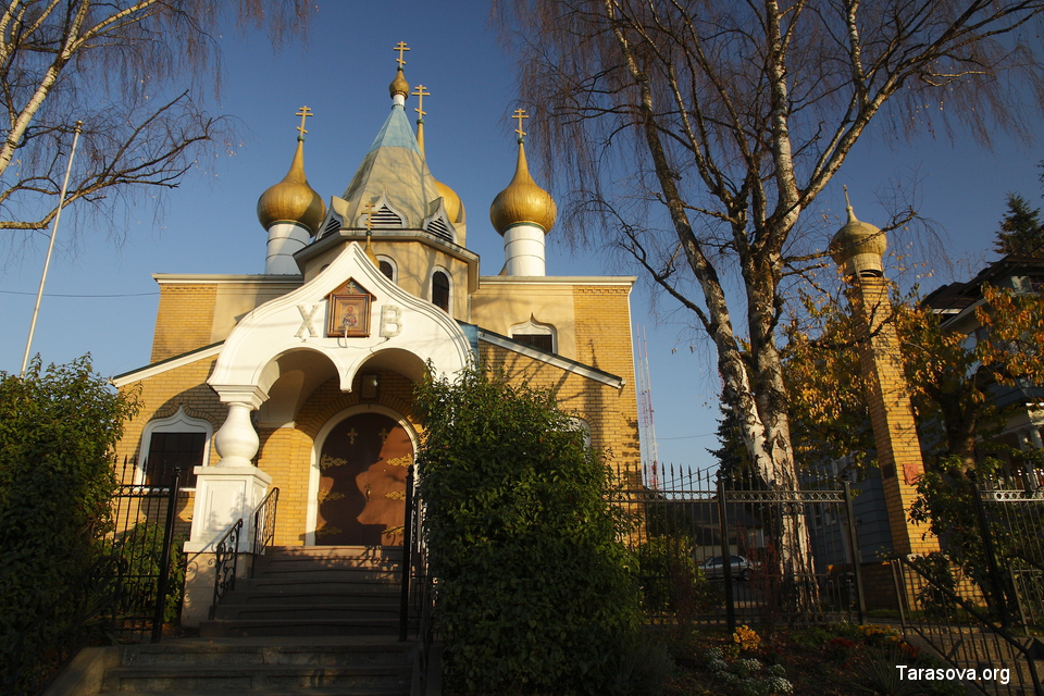 Церковь Св. Николая для русскоговорящих прихожан